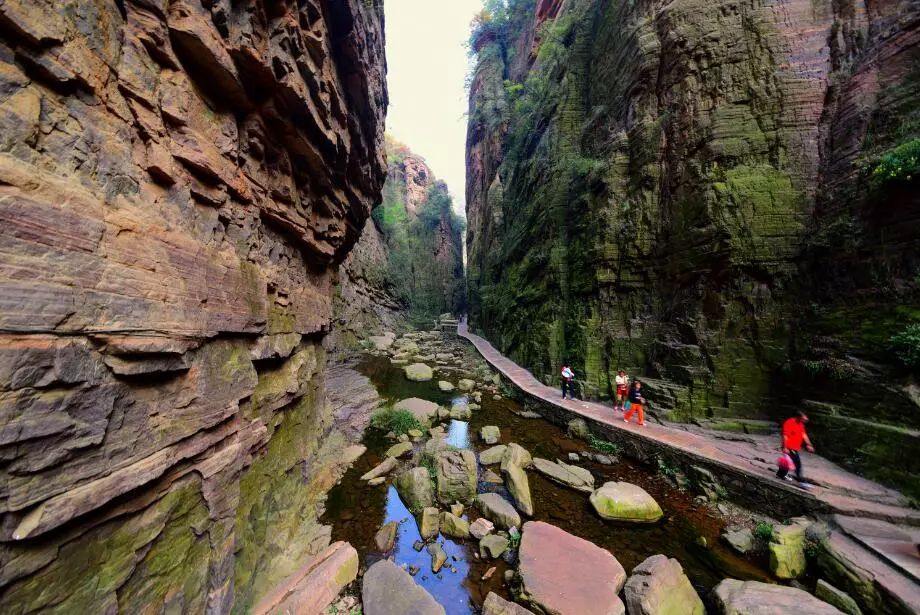 河南这个大峡谷,有水往高处流世界奇观,你知道是哪吗?