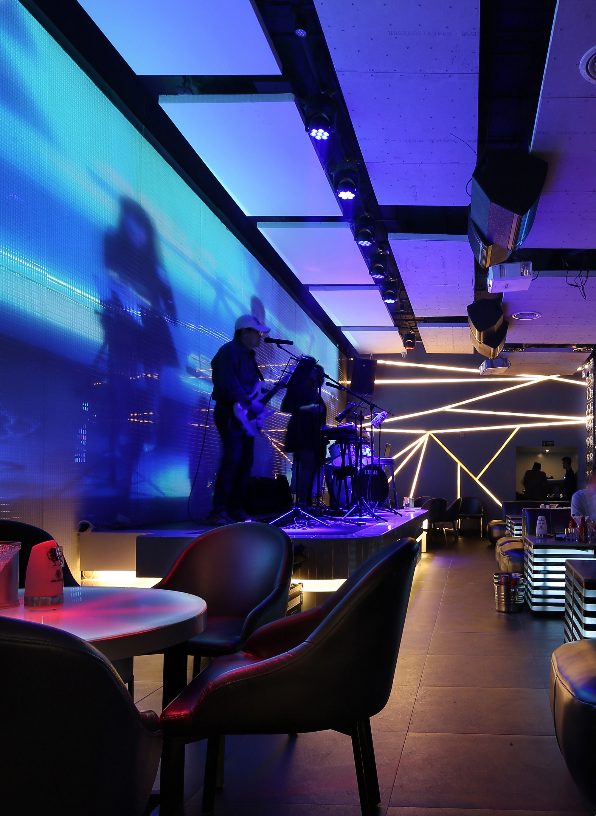 【艺术创意设计】人间灵魂寄托-酒吧