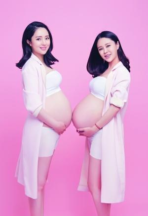 董璇曾经在社交平台发过两个人怀孕的合影,为关悦庆祝生日