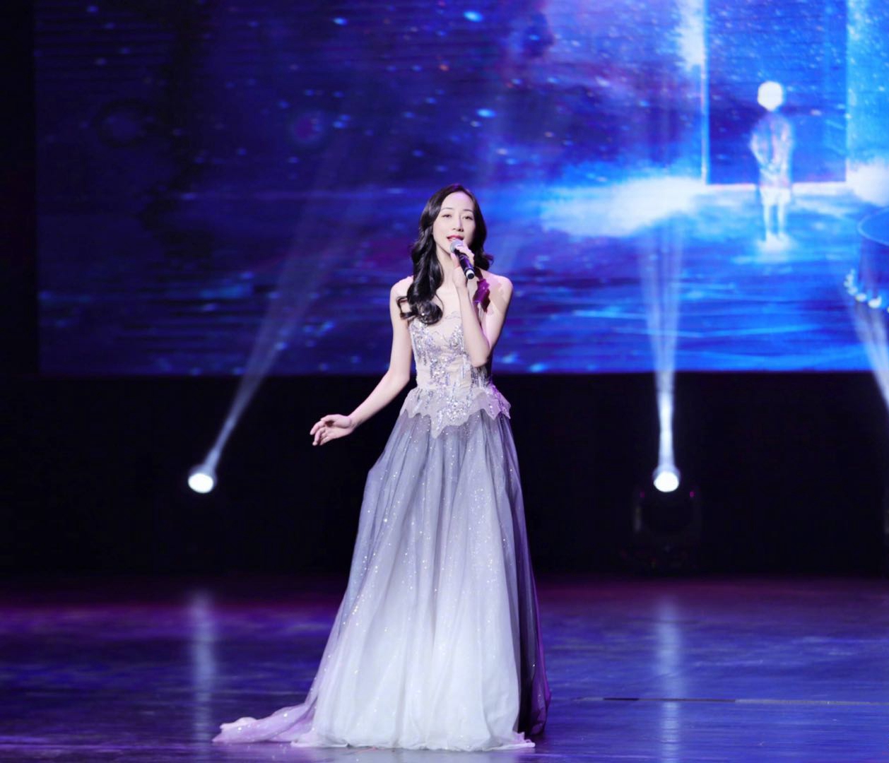 韩雪气质太好了,穿薄纱裙仙气十足,36岁美成小仙女!