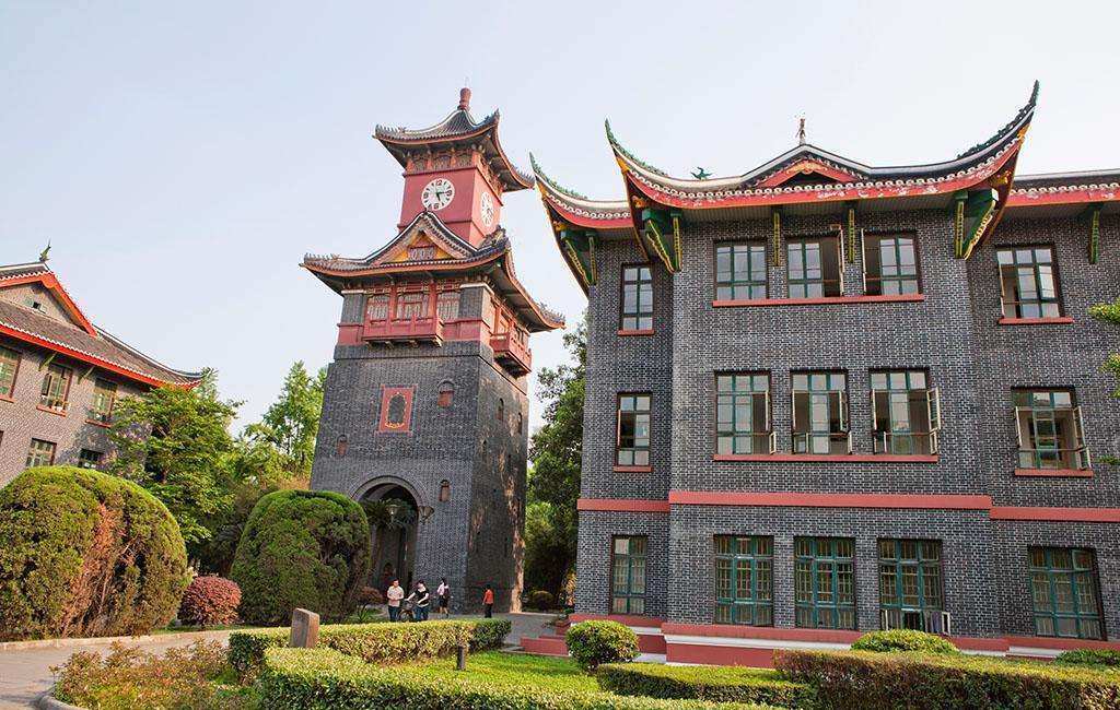 中国"最美大学"排行榜,厦大第2,北大第3,第一无可争议!
