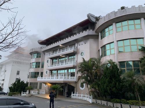 台湾中国文化大学发生火灾2人重伤 失火楼有违建