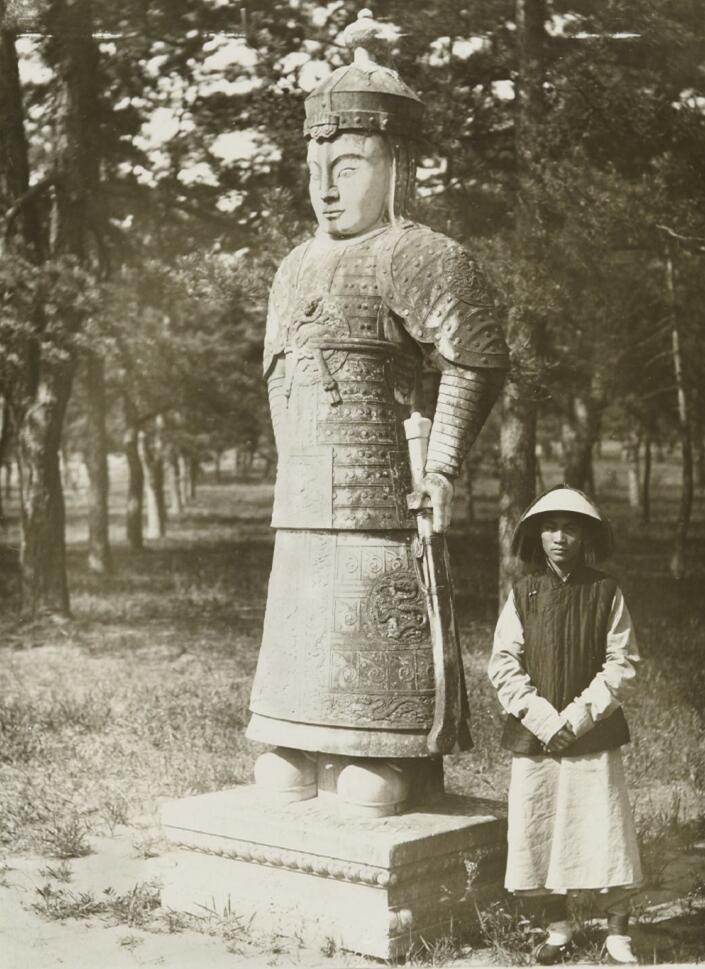 历史老照片:晚清大内侍卫集体操练,图4老人因保护慈禧获黄马褂|宫宝田