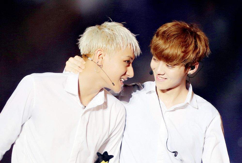 鹿晗组建了"三缺艺"的群聊(鹿晗,吴亦凡,黄子韬),但是看鹿晗和张艺兴