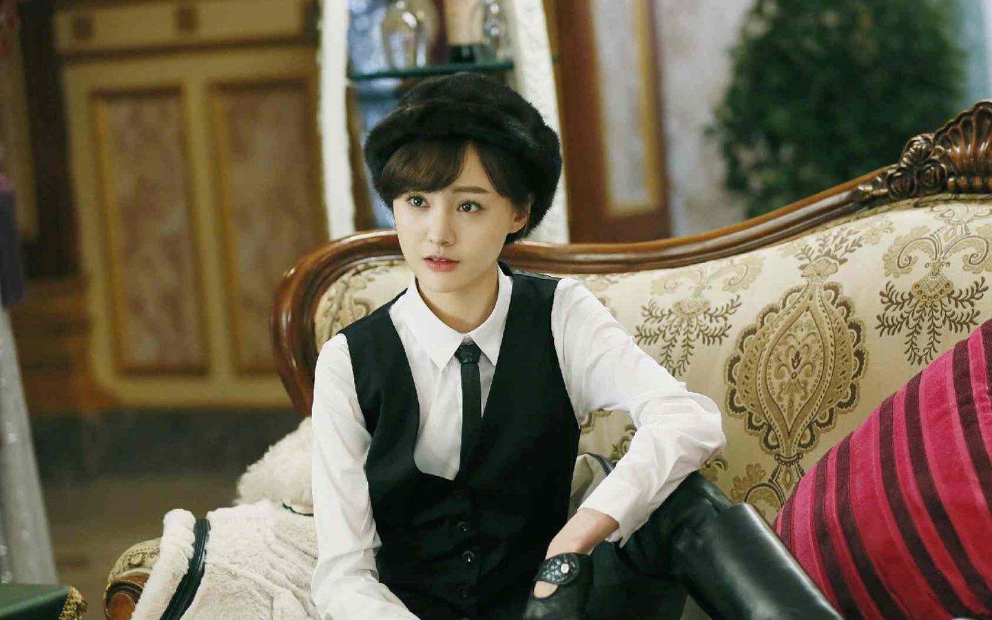 最近在播的郑爽的作品比较多.话