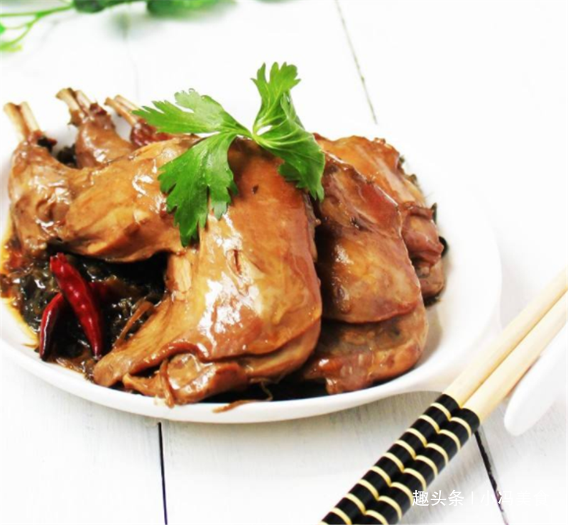 教你做家庭卤兔腿,肉质新嫩,脂肪含量低,香味十足