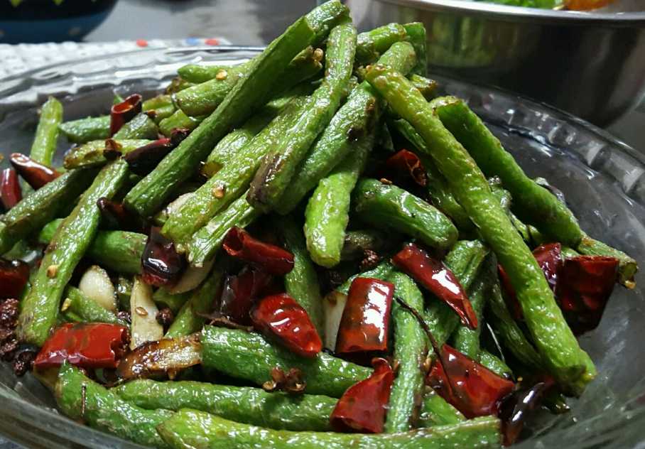 豆角炒出来不好吃?多加一步,又香又辣,看着都有食欲!