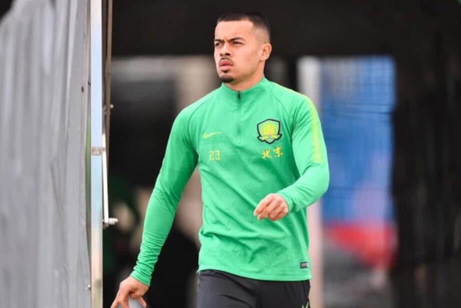 归化选手首秀表现不俗,被称郑智接班人,有望成为国足核心球员