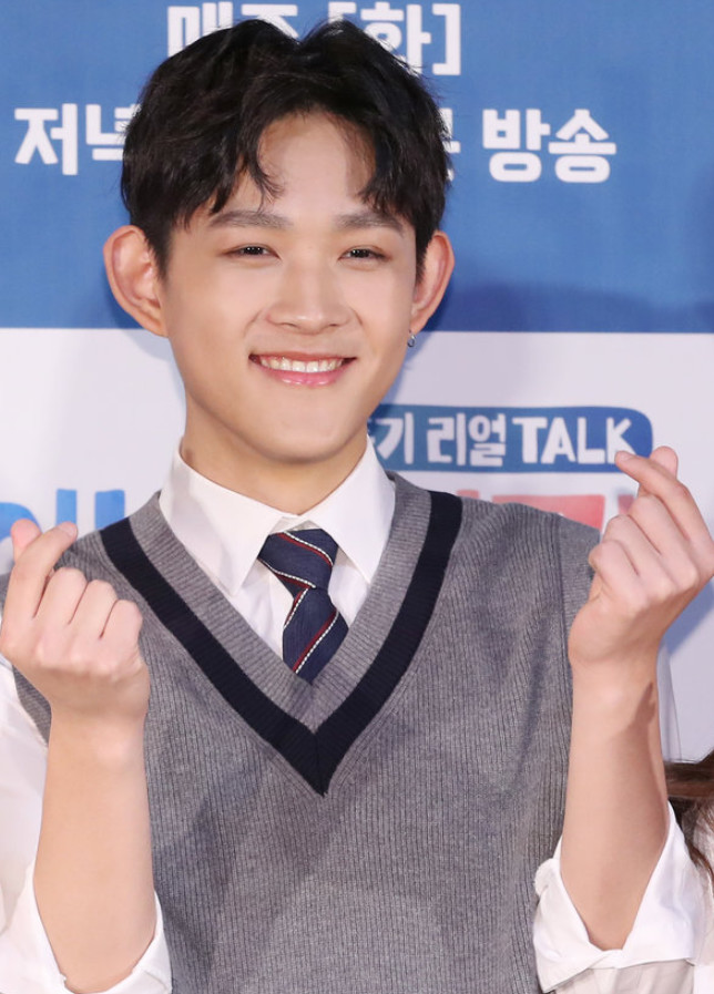 如今长大的崔焕熙或者是希望可以通过这条路,担起家庭重任吧,毕竟外婆