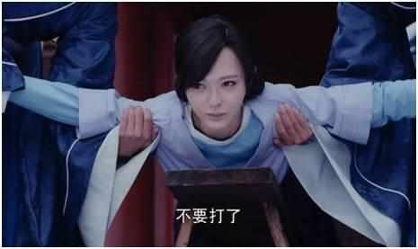 古装剧里一言不合就“挨板子”的场景, 她莫名戳中笑点!|倾世皇妃|海陆|板子|古装剧|笑点_新浪新闻