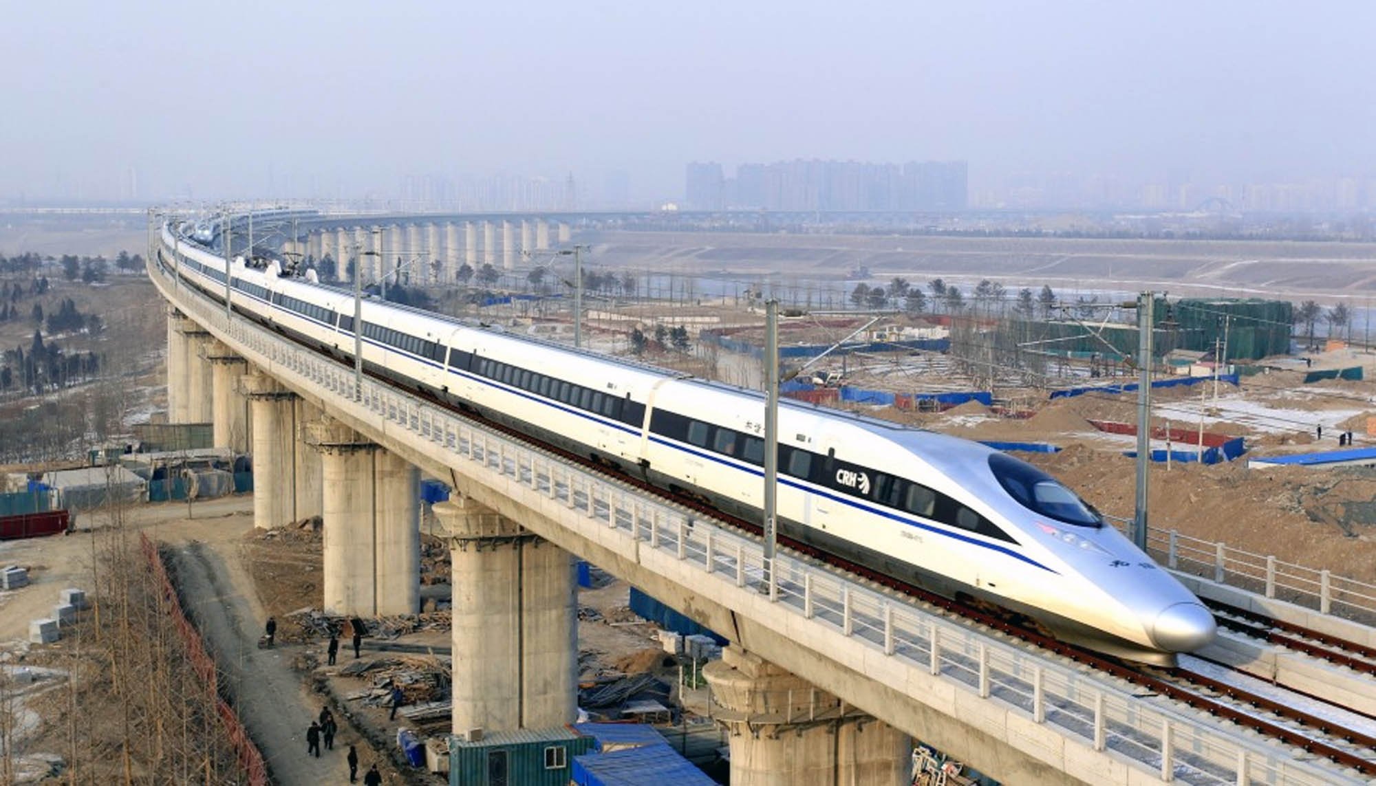外国人来中国旅游,指出高铁的一个缺点,网友:确实应该改正