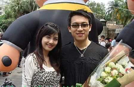 据报道李政颖和韩瑜是2006年在一起的,但后来两人是在2010年分手了.