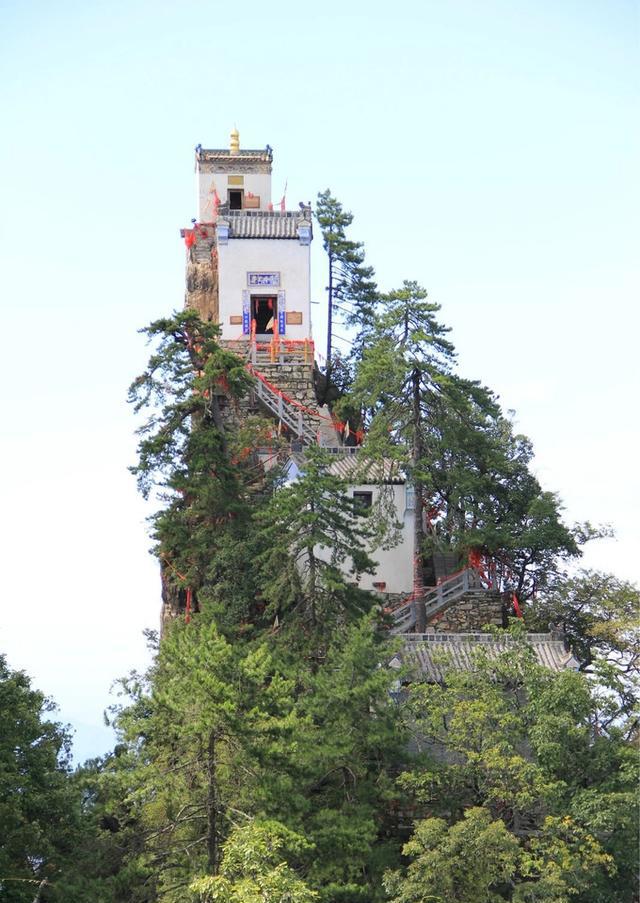 外国人称"基建狂魔"的中国再出建筑神作,不足6平米的山尖道观