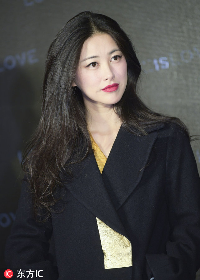 中国最美面孔"朱珠现身,双唇丰满梨涡醉人,妩媚不失清纯