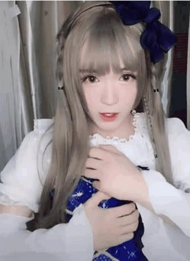 抖音小哥哥变装走红,妆后画风突变惊呆众人,网友:你是魔鬼吗?