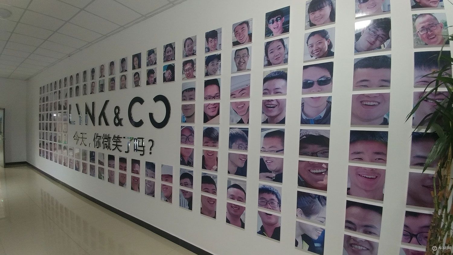 以上是生产计划电子看板和员工的笑脸墙,看到各位工人同志开心的笑容