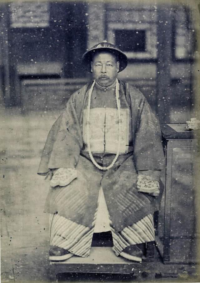 清朝官员老照片和珅的真实画像和电视剧相差甚远