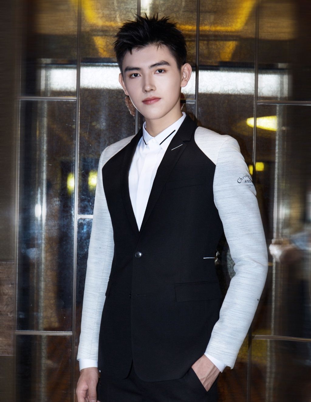 《将夜》李珲圆性格扭曲,剧中还原滴蜡烛"调教"