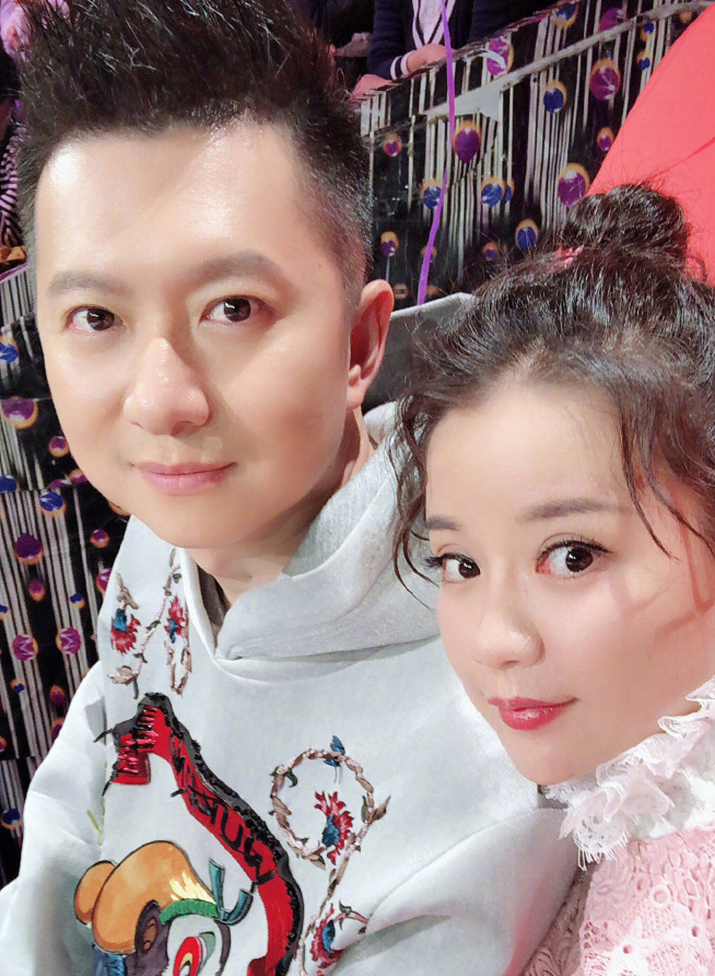 红果果和绿泡泡结婚九年宣布怀孕二人世界变三口之家