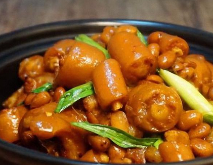 猪尾巴加黄豆,炖一炖,炒一炒,香味扑鼻,满满的胶原蛋白