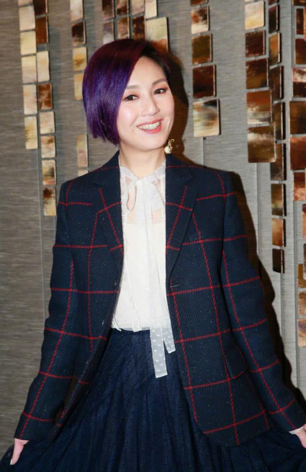 杨千嬅只凭一双"气垫鞋",就能凹出2米大长腿!