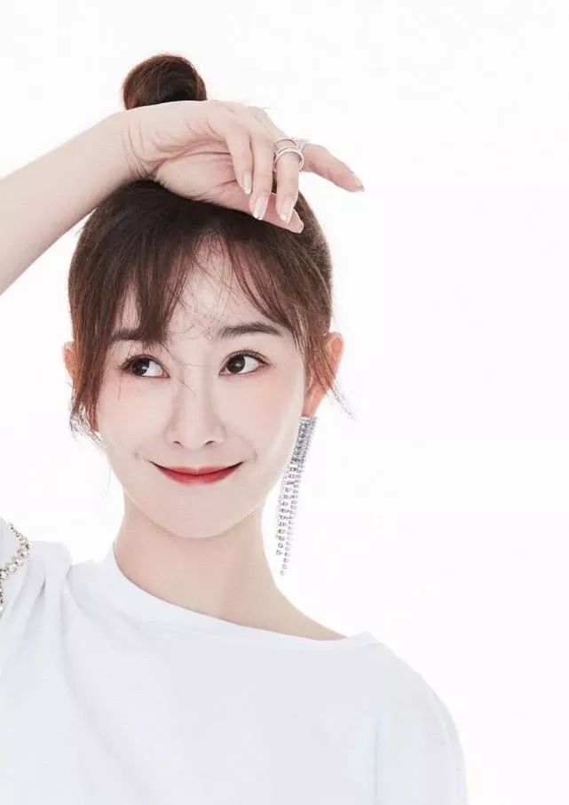 不整被骂丑,整了被骂假,她算不算说出了明星们的心声.