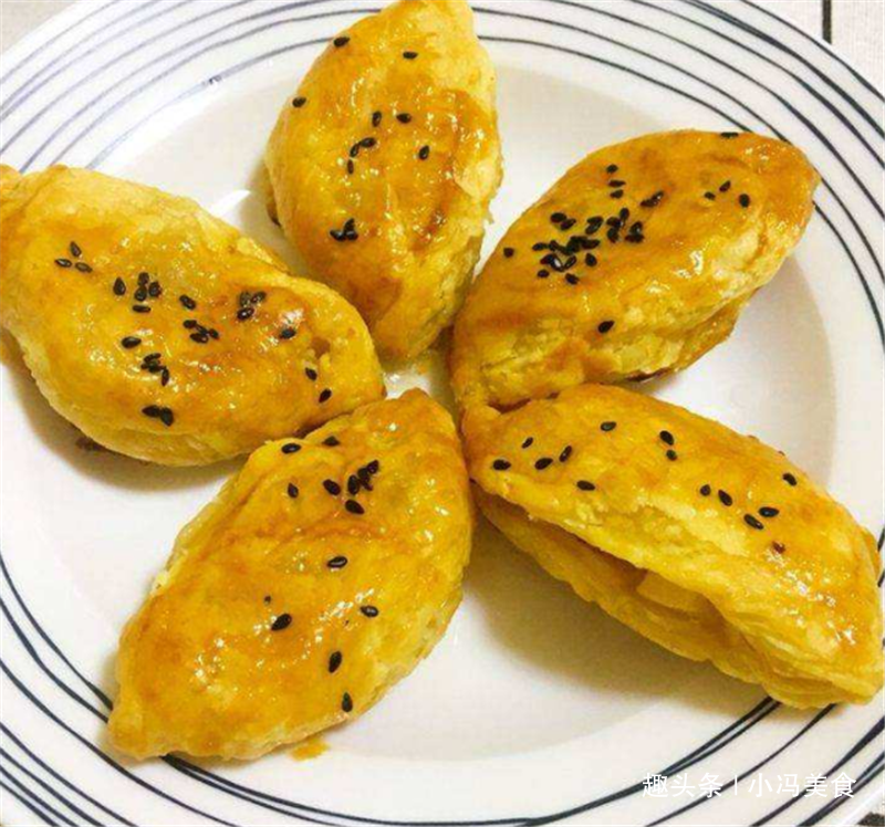 芒果做的这个小甜点,金黄酥香,咬一口香甜美味,做法超简单