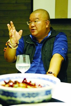 金庸的著作,查传倜每部都看过三四遍,每次感受都不一样,他觉得生活