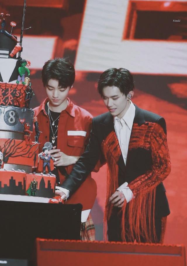 王俊凯探班易烊千玺电影,网友:有一种友谊叫我一直都在!