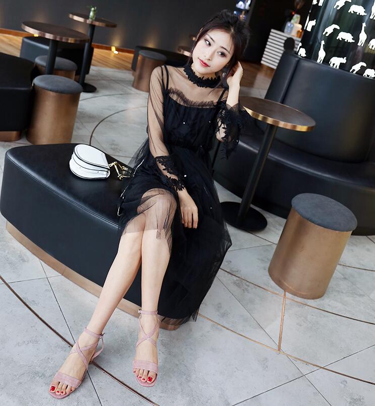 小清新一字带高跟鞋别致几何形鞋跟设计流露女人甜美的气质