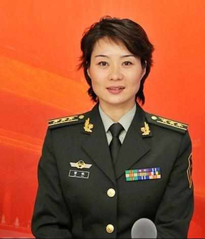 此女是"中国第一警花",享"正师级"待遇,却选择嫁给一名保安