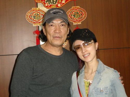 与计春华一样专演坏人,晚年患癌治疗5年去世,两妻子靠救济生活