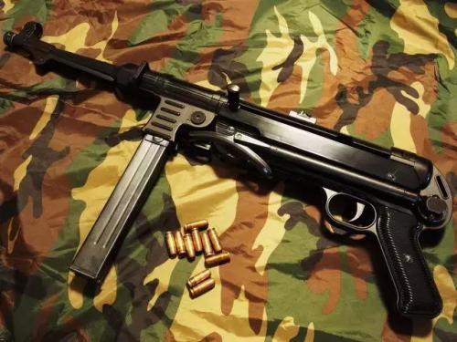二战时期德国士兵强悍无比, 一把mp-40冲锋枪让敌人闻风丧胆