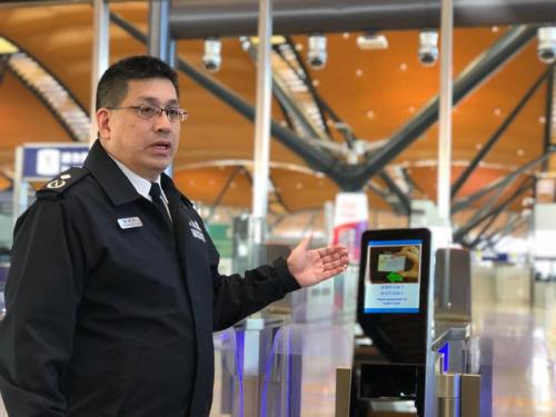 香港入境处在高铁、大桥口岸引入新e-道 8秒过