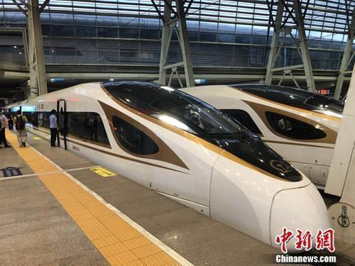 原料图:中兴号动车组在京津城际铁路根据时速350时速达速运走。冷昊阳 摄