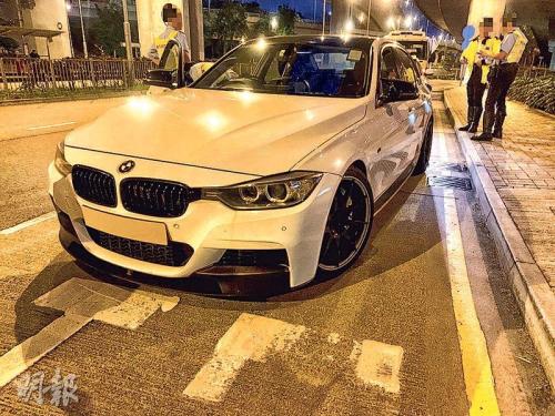 案中涉事车辆已被拖往车辆扣留中心检验。图片来源：香港《明报》/香港警方供图