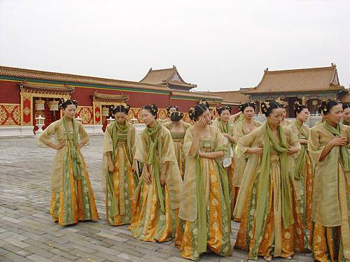 古代皇上每天都要冲洗"龙沟",宫女们为何抢着伺候?