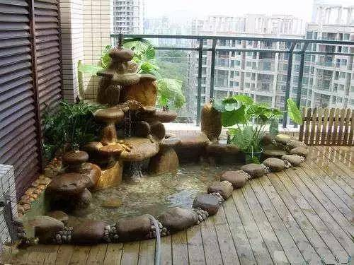 阳台来养鱼,花500元就能在阳台做个小鱼池,效果杠杠的