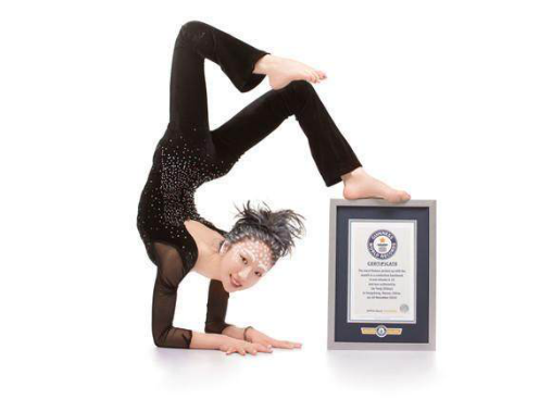 中国最柔软的女子拥有惊艳世界的柔术身体造型令人咋舌