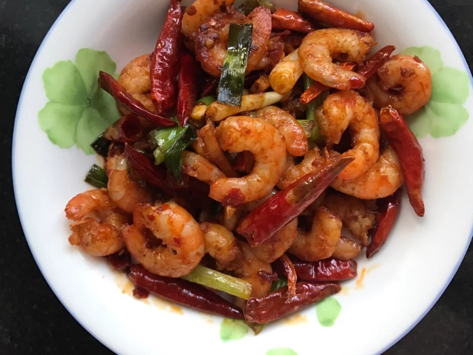 做爆炒酥虾仁时,用青虾还是干虾仁?加点香菇汁,肉酥更鲜嫩!