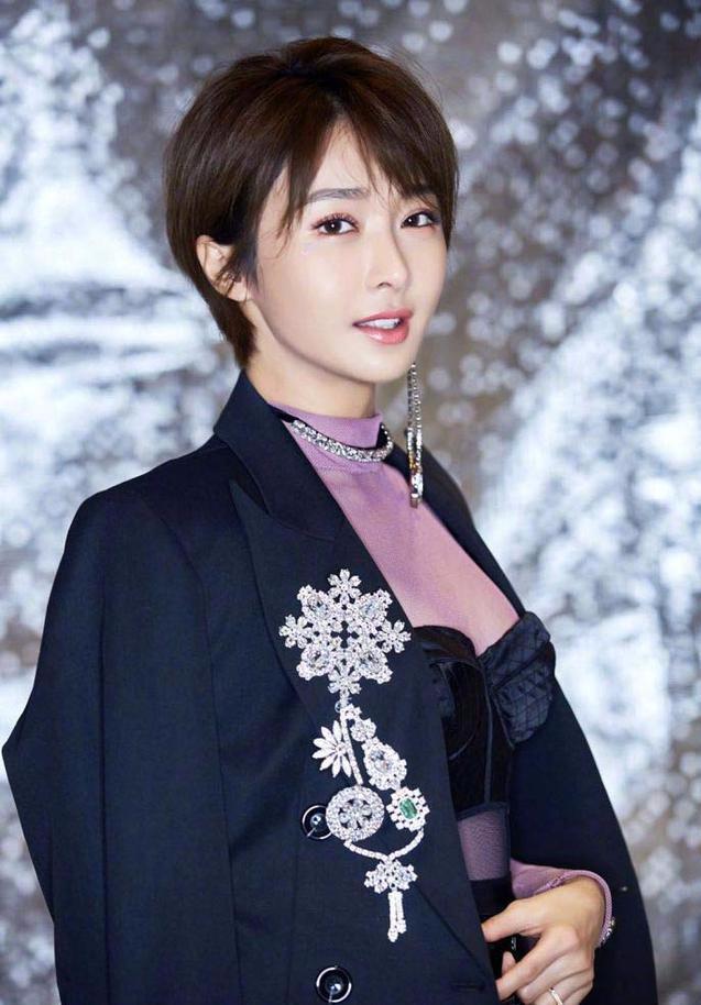 对父亲百亿资产没兴趣,却在好声音一战成名,今28岁离婚后成单身