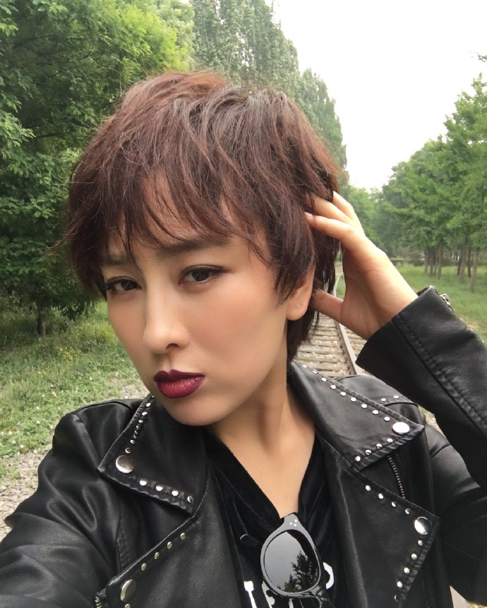 马苏又换发型了一款披肩短发造型显小10岁不止37岁好气质依旧