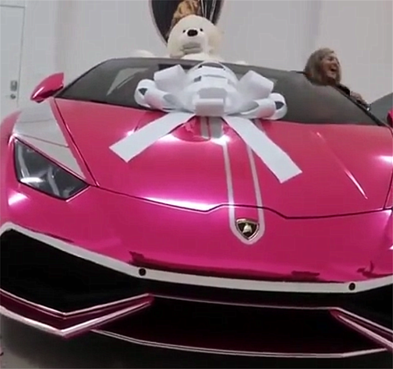 定制版"电镀粉"兰博基尼,车价400万,外观颇为骚气!