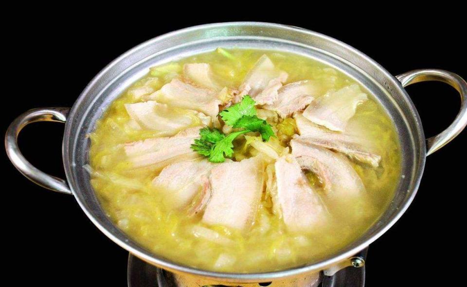 做法简单的东北名菜酸菜白肉的做法你知道吗