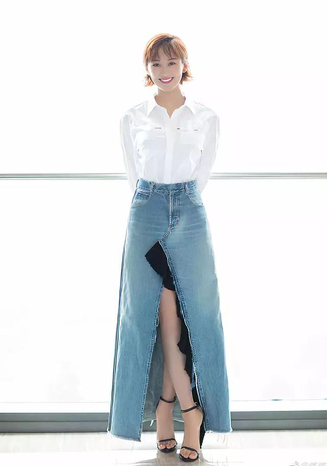 身穿深蓝色礼裙太美了,但有密集恐惧症请绕道