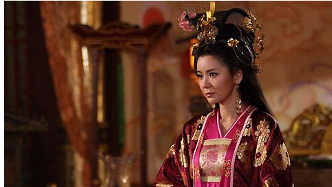 她10岁入宫深得宠幸,坐皇帝腿上听取朝政,最后却因美貌被斩杀!
