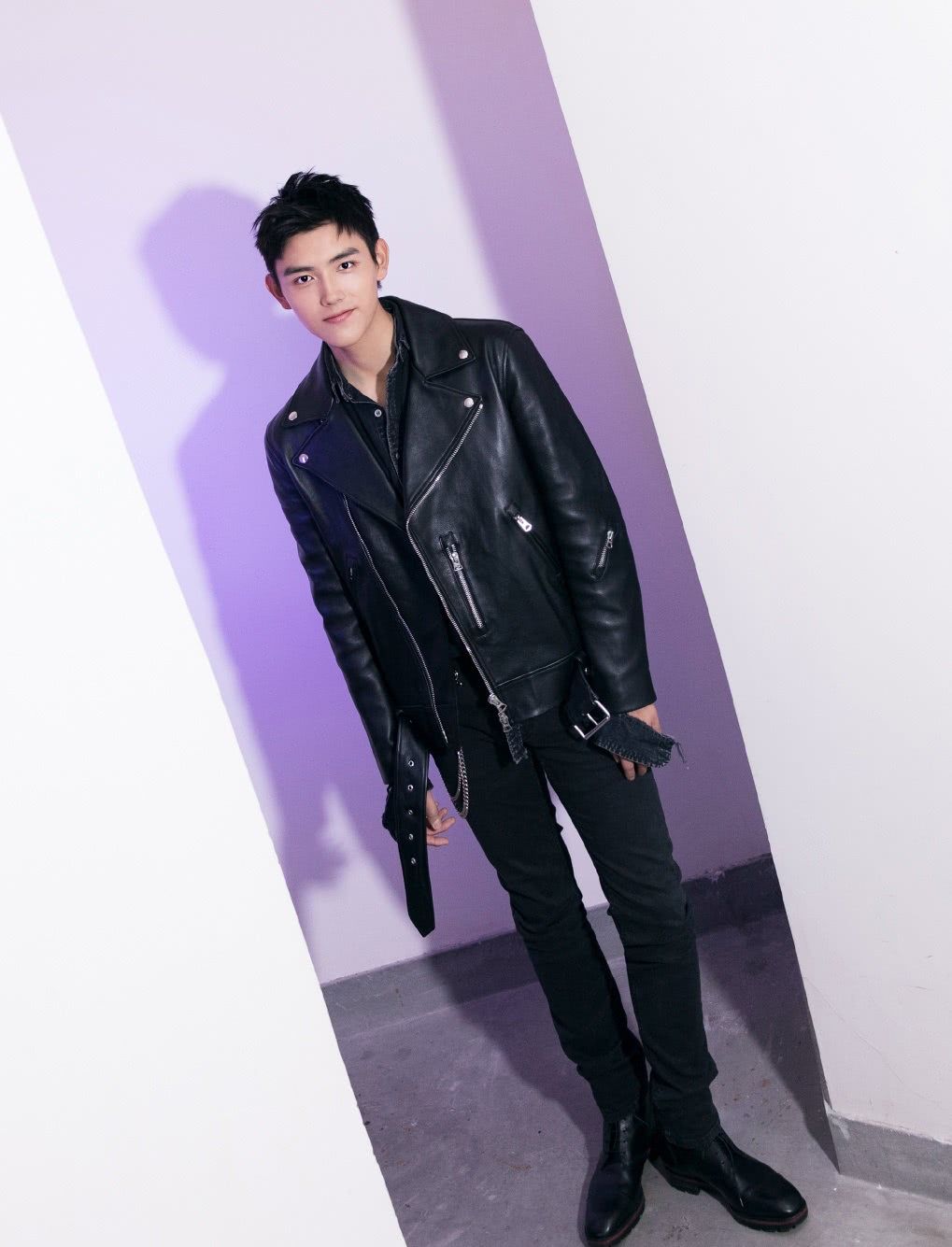 陈飞宇太帅了皮衣牛仔裤酷到飞起放大看拉链位置真心机