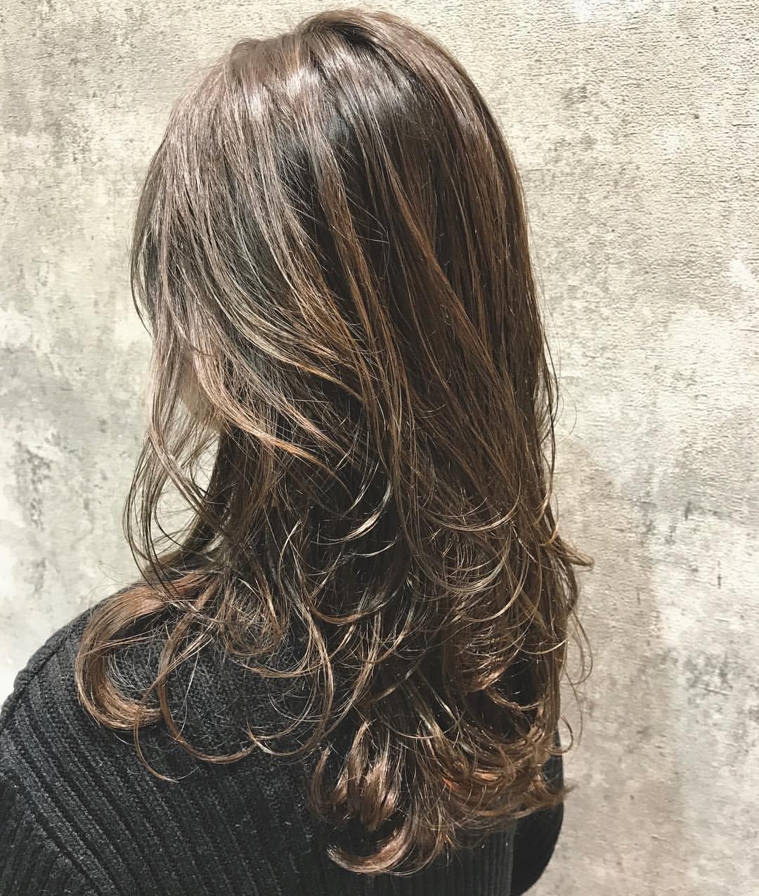 今年流行这样烫头发,一定也不老气