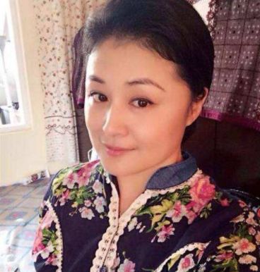 谢大脚,本名谢红,1958年4月29日出生于辽宁丹东,电视剧《乡村爱情》