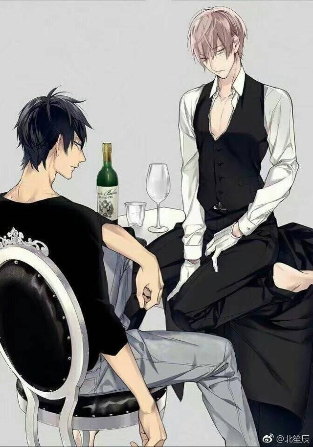 ""你最爱的小炒肉."他把菜端出来,洗干净了手.